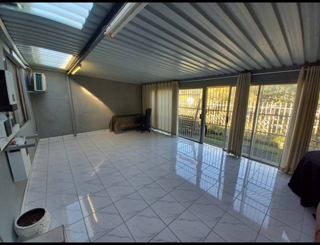 2 BEDROOM SIMPLEX FOR SALE IN MALVERN